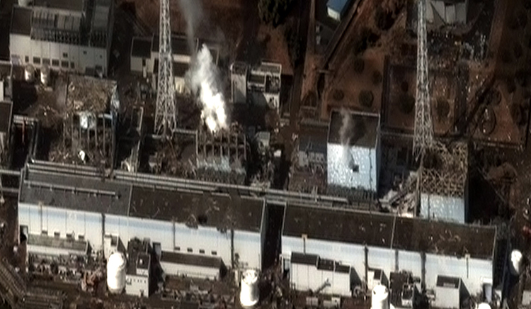 Destruction de la centrale nucléaire de Fukushima (Japon) après le passage d'un tsunami en 2011