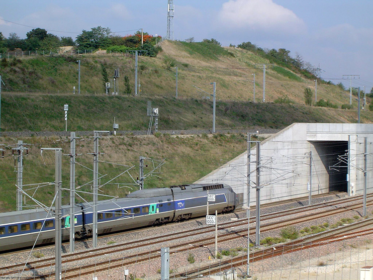 Une rame de TGV à Saint-Marcel-lès-Valence