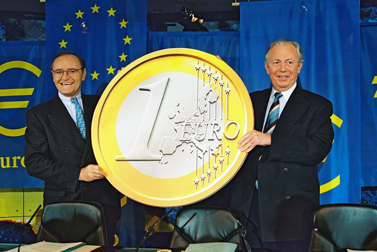 Présentation de la pièce de 1 euro mise en circulation en 2002