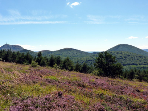 La chaîne des Puys en Auvergne, classée au patrimoine mondial de l'Unesco depuis 2018